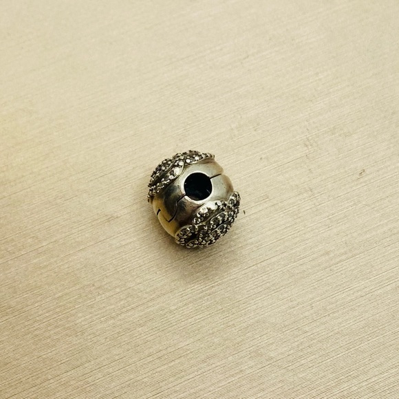 EUC Pandora 791529CZ Sterling Silver Shimmering Rose Clip w/ Clear Zirconia - Picture 8 of 11